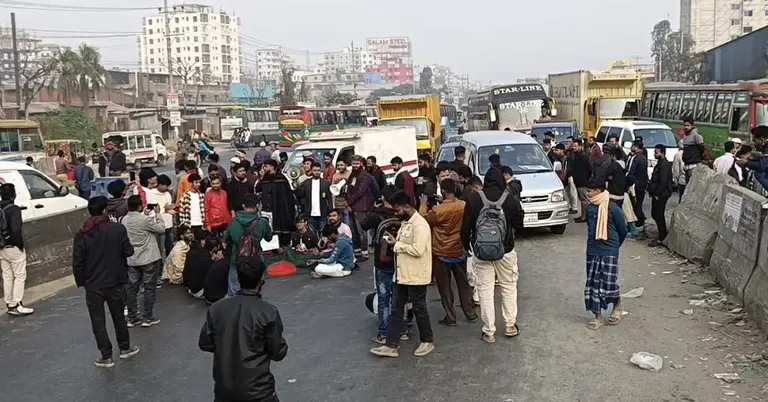 ঢাকা-চট্টগ্রাম মহাসড়ক অবরোধ করে বিক্ষোভ